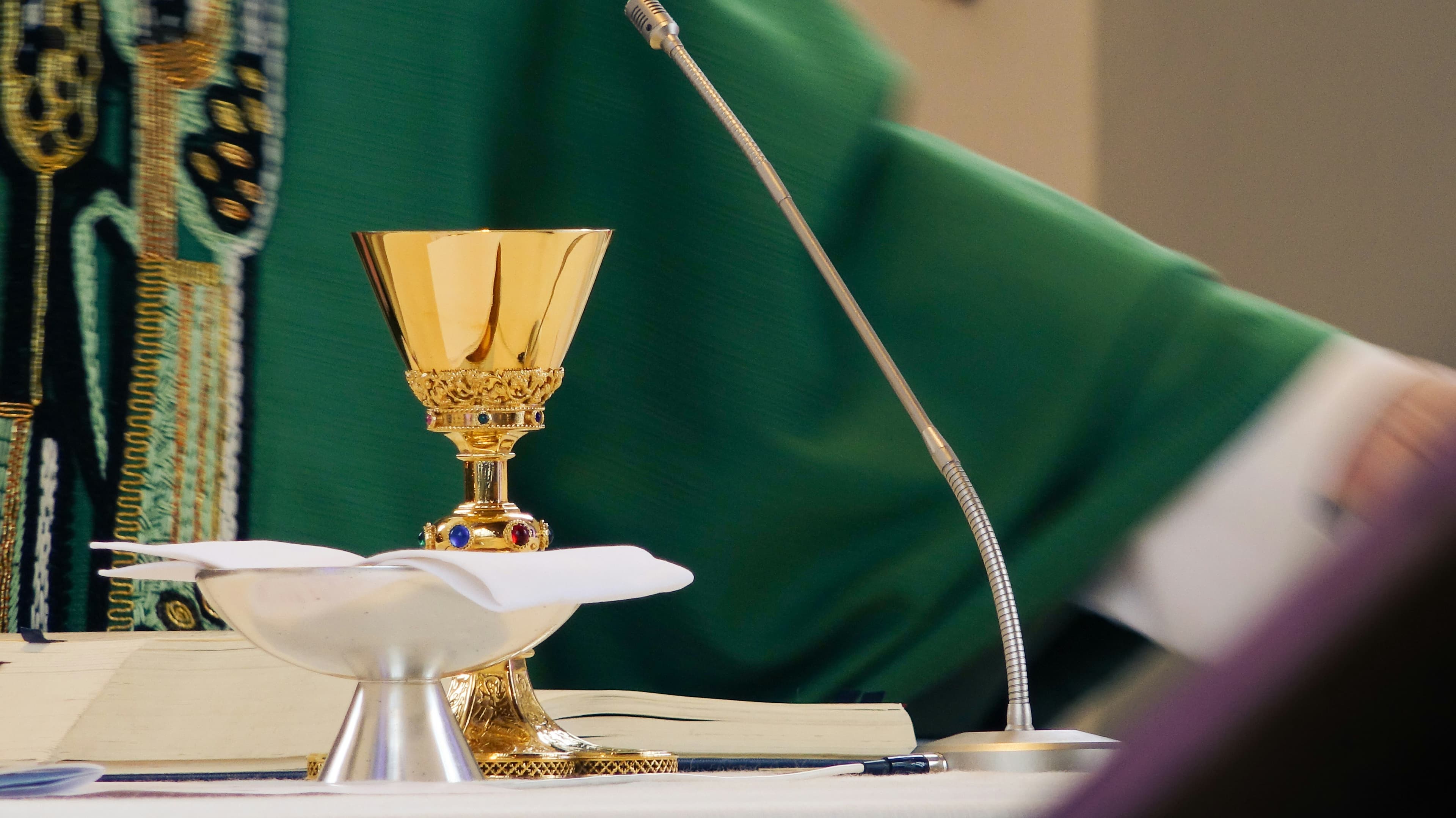 Catholic walks out of Mass as priest compares Trump to Satan at DC church