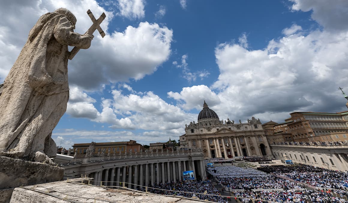 Pope Leo XIV holds first General Audience, calls for humanitarian aid to be allowed in Gaza Strip