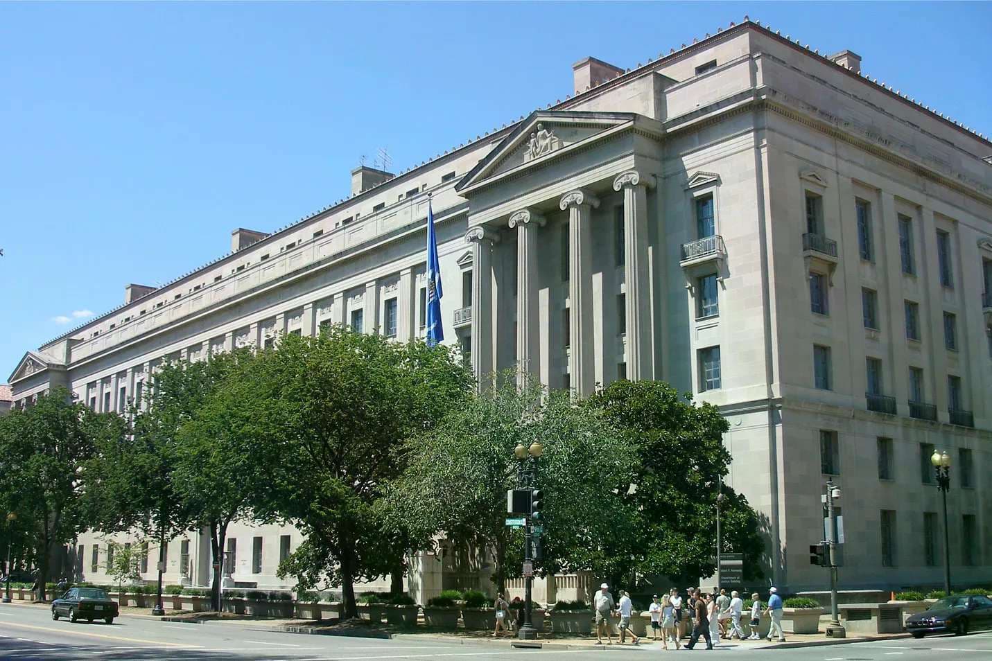 DOJ drops charges against 2 men accused of assaulting officers after ICE head suggests agents gave ‘untruthful’ testimony