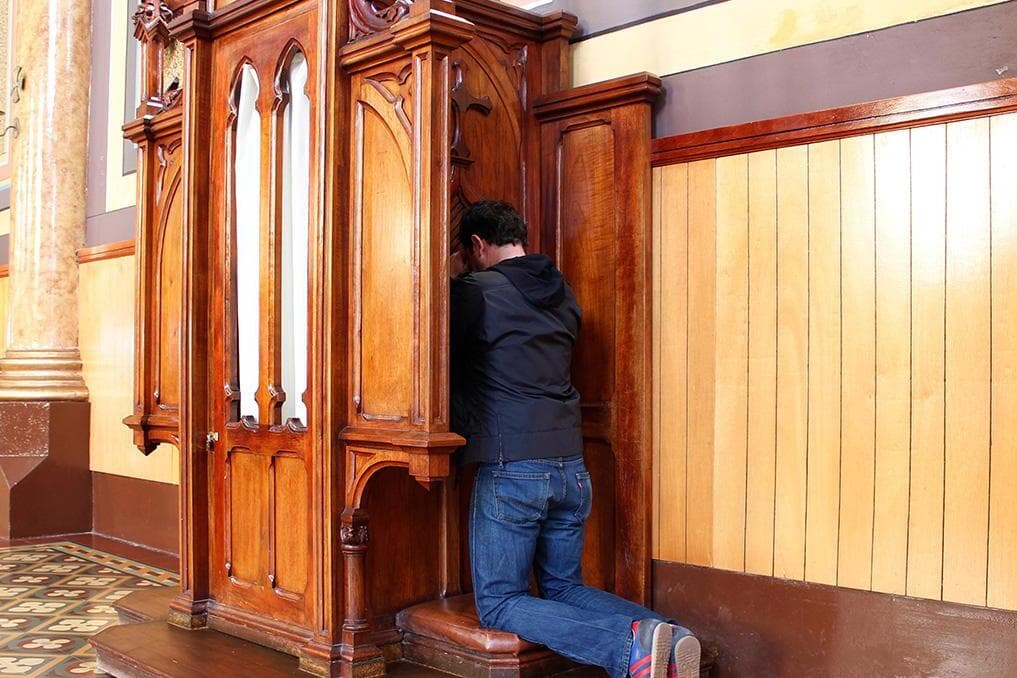 Washington governor signs law threatening seal of confession; bishops push back