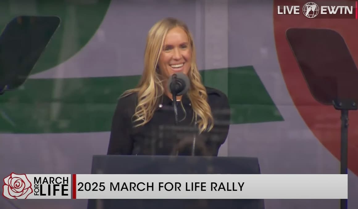 At March for Life rally, surfer Bethany Hamilton calls on pro-lifers to be voices of hope
