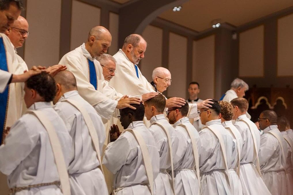 Virginia diocese’s surge in ordinations draws national coverage from AP