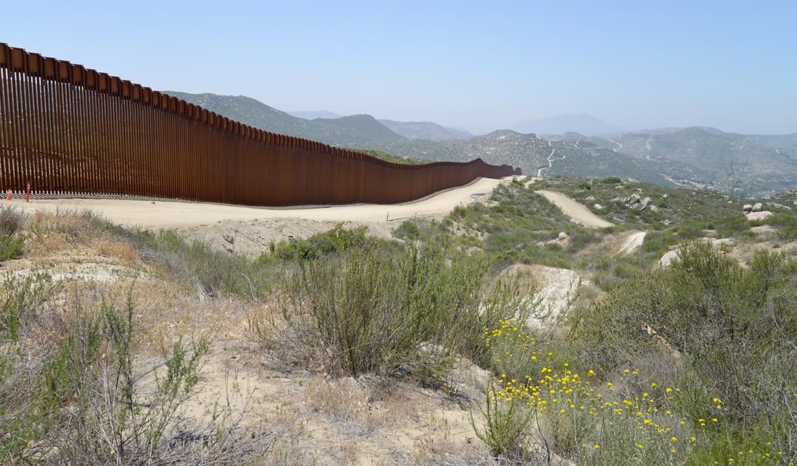 Report: Border crossings hit record lows in March